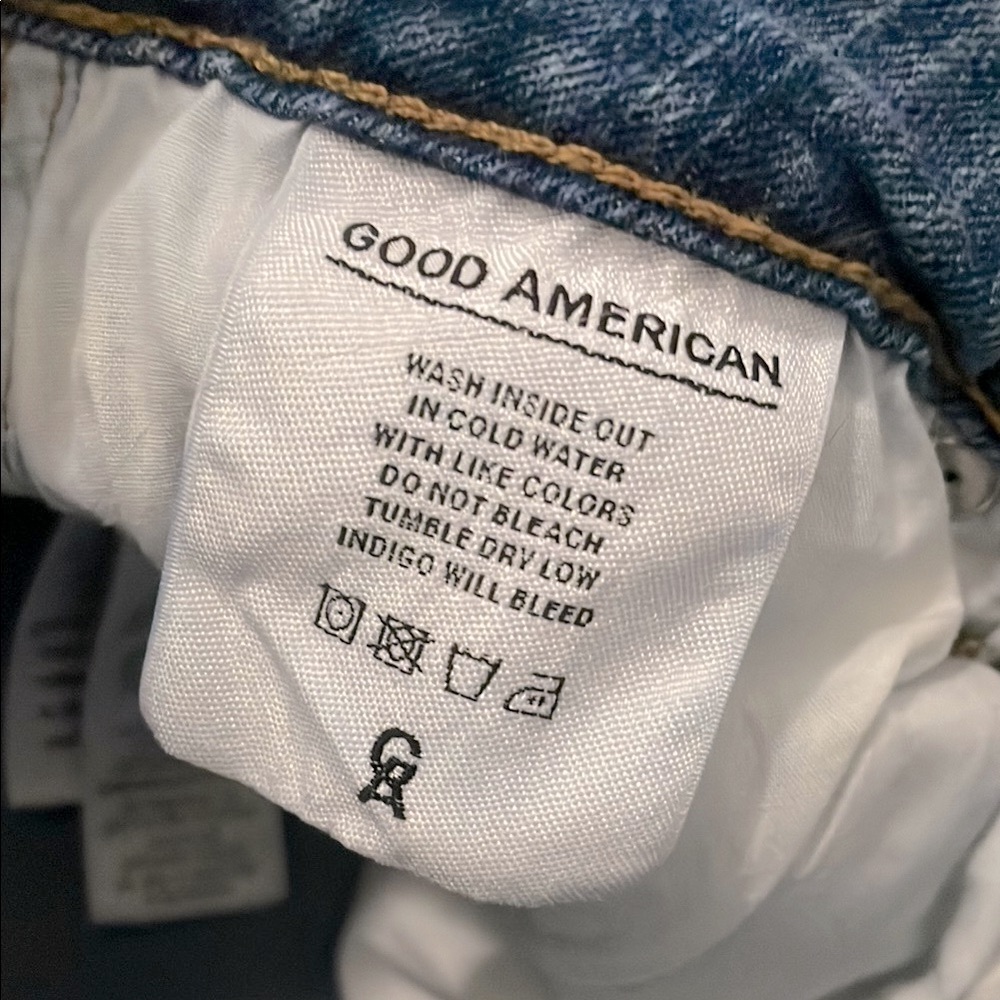 Good American Good Legs Split Hem Ankle Jeans - Picture 4 of 7